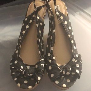 American Eagle Black/White Polka Dot wedge Size 11